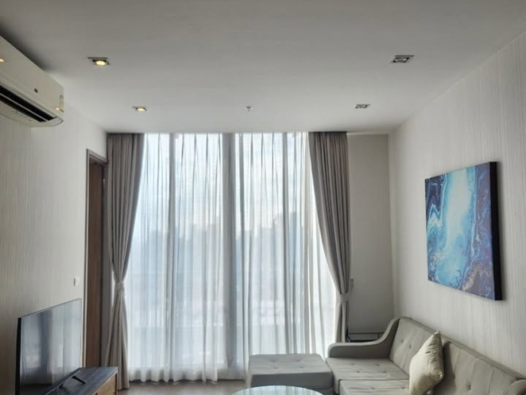 Fully furnished 2-bedroom 1-bathroom condo, 56 sqm, at Park Origin Phrom Phong. Luxurious facilities, 39th floor, BTS nearby. Rent 55K/month.