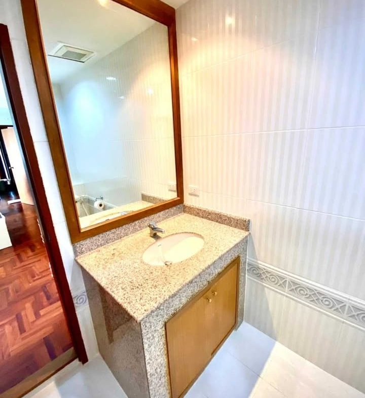 2-bed, 2-bath condo at Supreme Ville, 118.25 sqm. Rent for 60K/month, near BTS Chong Nonsi Station. Fully furnished with premium amenities.