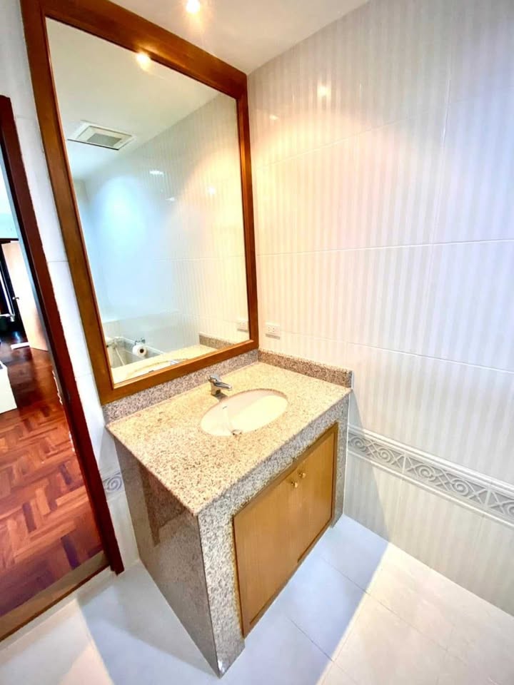 2-bed, 2-bath condo at Supreme Ville, 118.25 sqm. Rent for 60K/month, near BTS Chong Nonsi Station. Fully furnished with premium amenities.