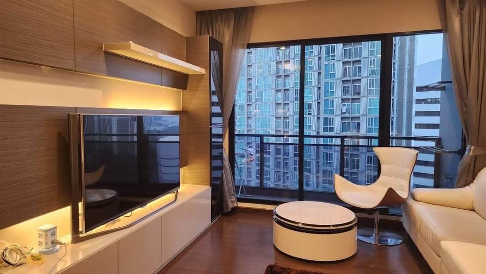 Modern 2-bedrooms, 2-bathrooms condo at Ivy Ampio, 82 sqm, near MRT Cultural Center. Rent 60K/month or Sale 17M. Fully furnished, east-facing views.