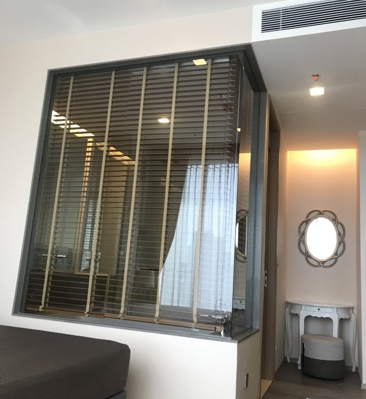 1-bedroom 47.05 sqm condo at The ESSE Asoke, Sukhumvit 21. Luxurious amenities, high ceiling, and stunning views. Rent 43K/month. Near BTS & MRT.