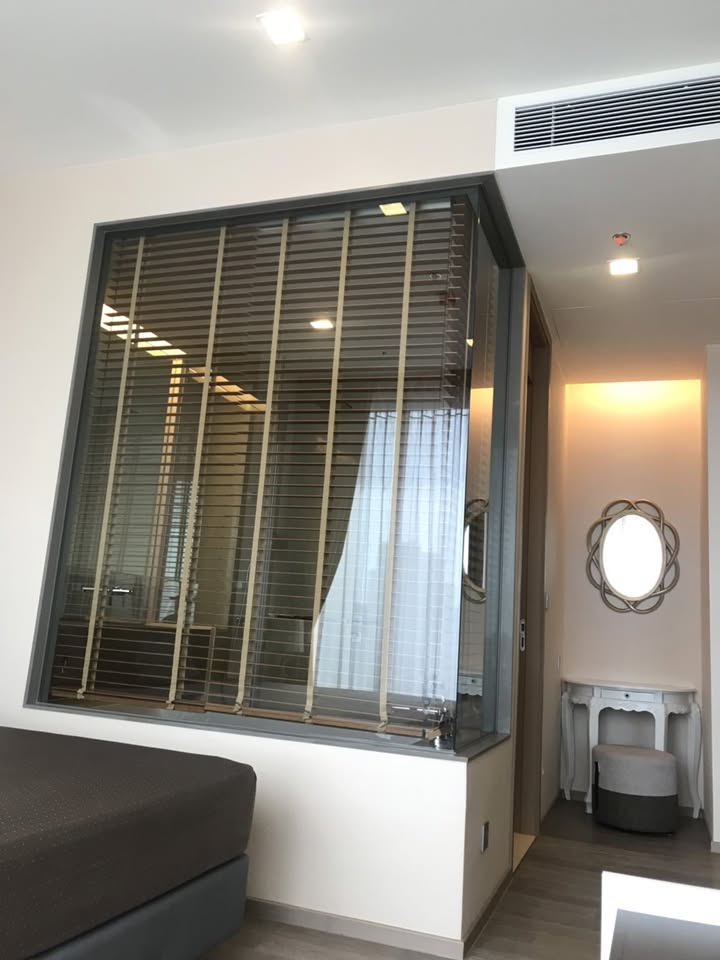 1-bedroom 47.05 sqm condo at The ESSE Asoke, Sukhumvit 21. Luxurious amenities, high ceiling, and stunning views. Rent 43K/month. Near BTS & MRT.