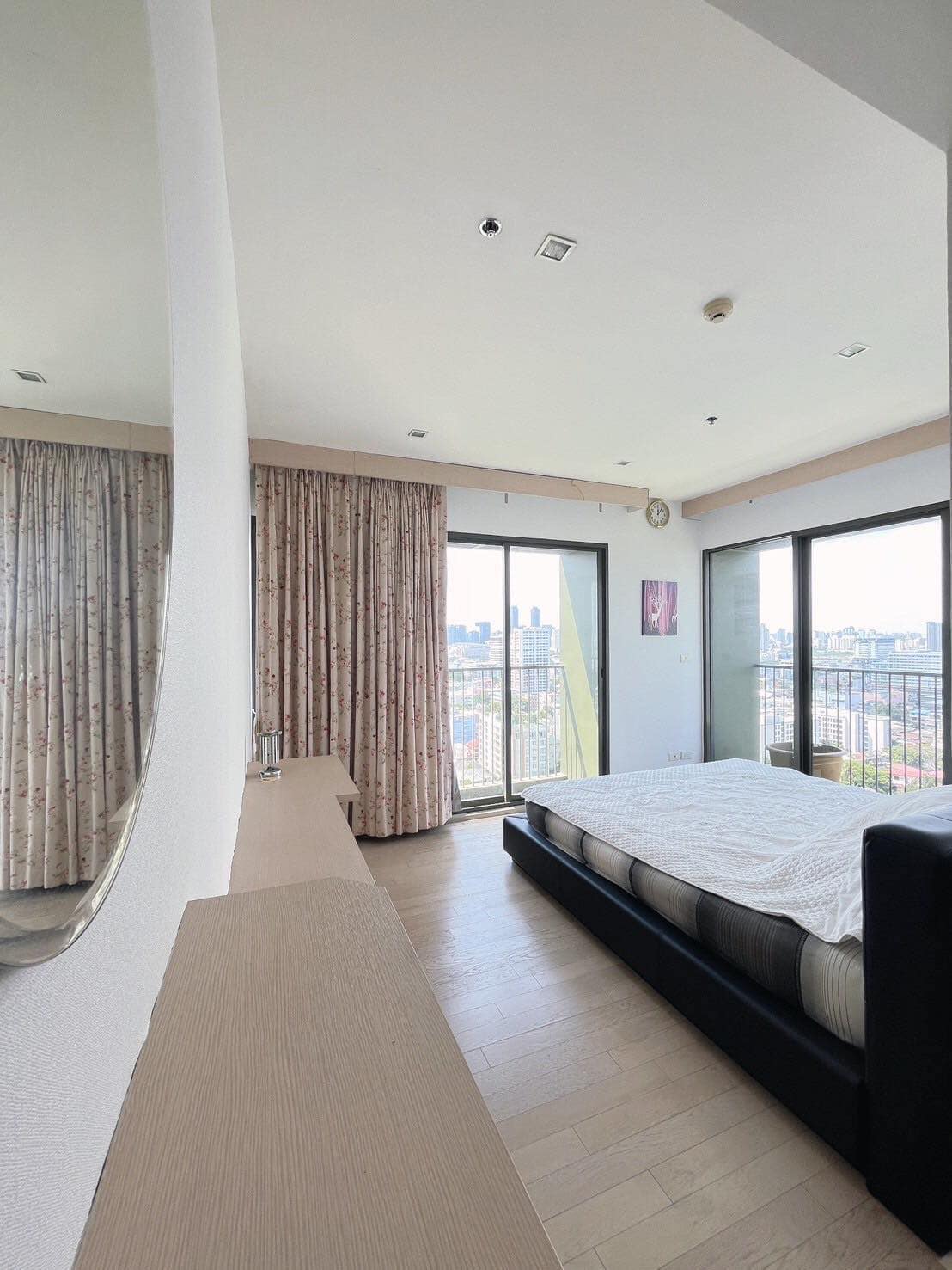 Luxury 2-bedroom condo at Noble Solo, Thong Lo. 120 sqm, stunning city views, parking for 4, and exclusive amenities. For sale at 17.9M THB. Don't miss out!