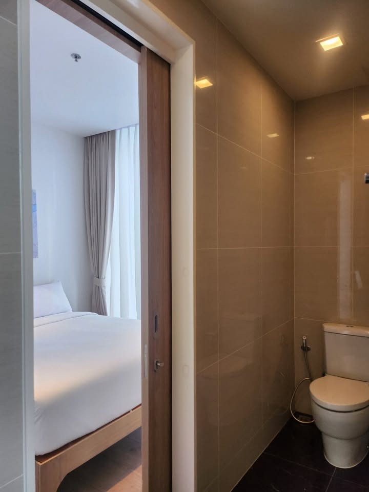 Fully furnished 2-bedroom 1-bathroom condo, 56 sqm, at Park Origin Phrom Phong. Luxurious facilities, 39th floor, BTS nearby. Rent 55K/month.