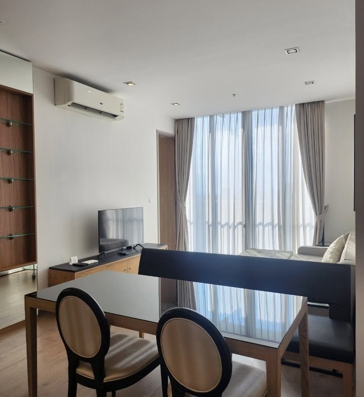 Fully furnished 2-bedroom 1-bathroom condo, 56 sqm, at Park Origin Phrom Phong. Luxurious facilities, 39th floor, BTS nearby. Rent 55K/month.