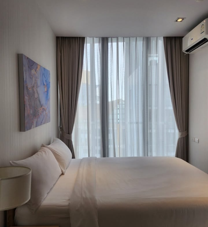 Fully furnished 2-bedroom 1-bathroom condo, 56 sqm, at Park Origin Phrom Phong. Luxurious facilities, 39th floor, BTS nearby. Rent 55K/month.