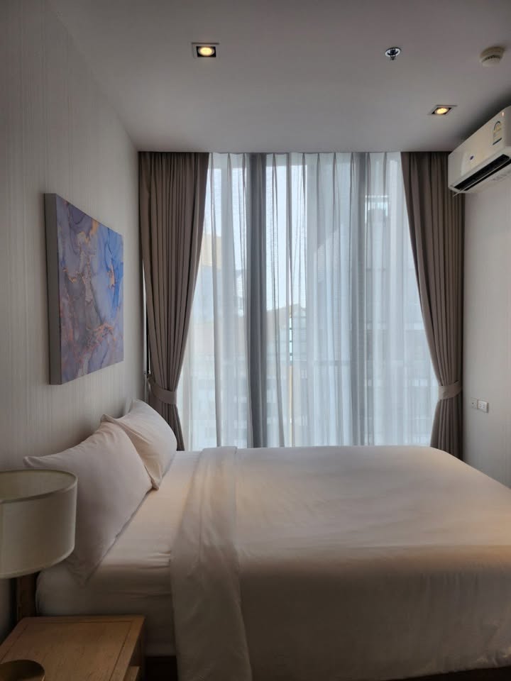Fully furnished 2-bedroom 1-bathroom condo, 56 sqm, at Park Origin Phrom Phong. Luxurious facilities, 39th floor, BTS nearby. Rent 55K/month.