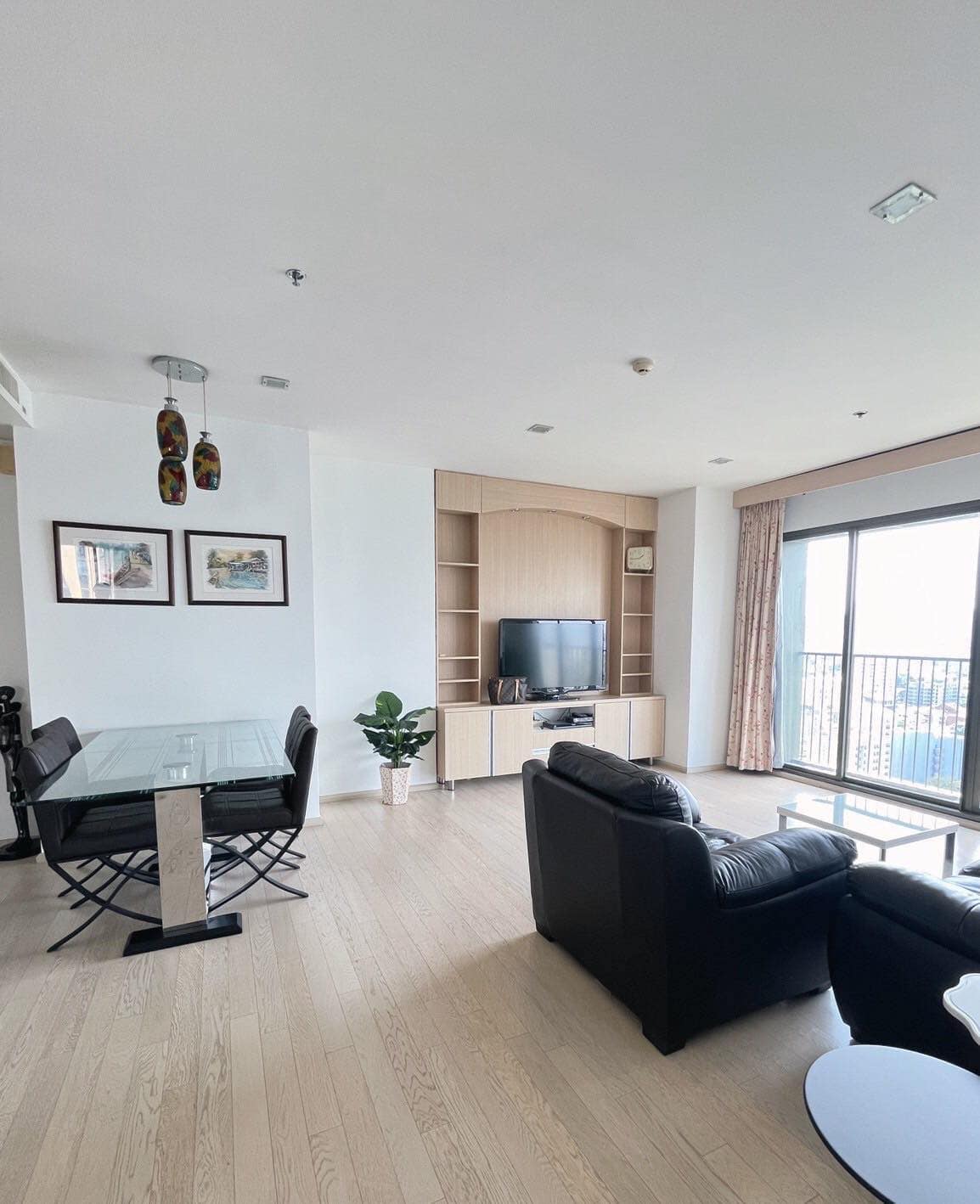Luxury 2-bedroom condo at Noble Solo, Thong Lo. 120 sqm, stunning city views, parking for 4, and exclusive amenities. For sale at 17.9M THB. Don't miss out!
