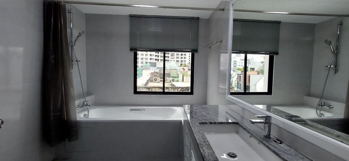 3-Bed 2-Bath 250sqm Vanicha Park for Rent near BTS Chidlom, 90K THB/month
