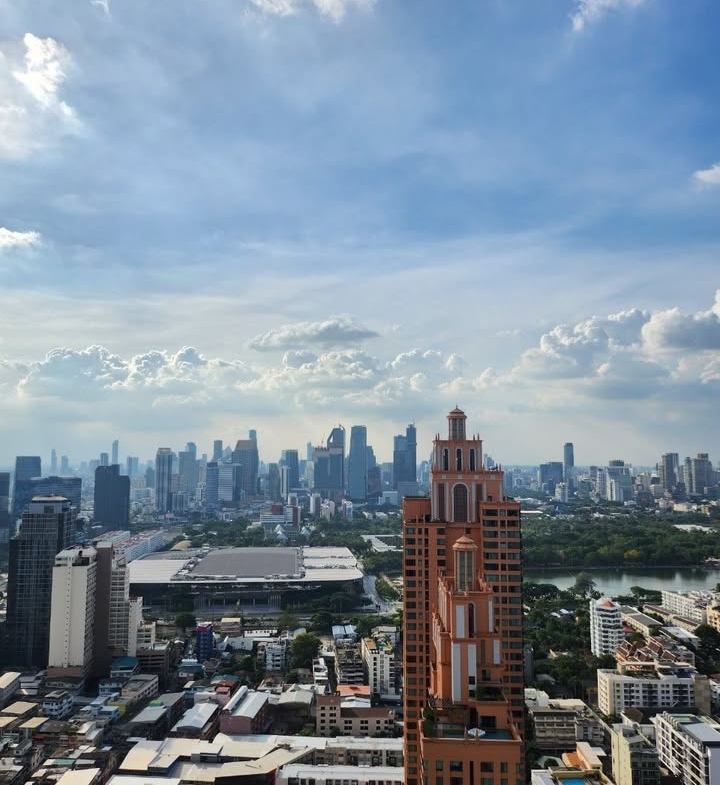 Fully furnished 2-bedroom 1-bathroom condo, 56 sqm, at Park Origin Phrom Phong. Luxurious facilities, 39th floor, BTS nearby. Rent 55K/month.