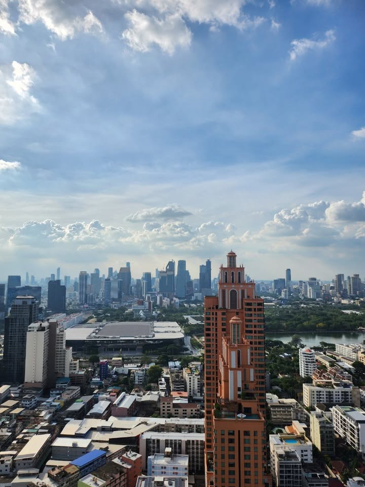 Fully furnished 2-bedroom 1-bathroom condo, 56 sqm, at Park Origin Phrom Phong. Luxurious facilities, 39th floor, BTS nearby. Rent 55K/month.