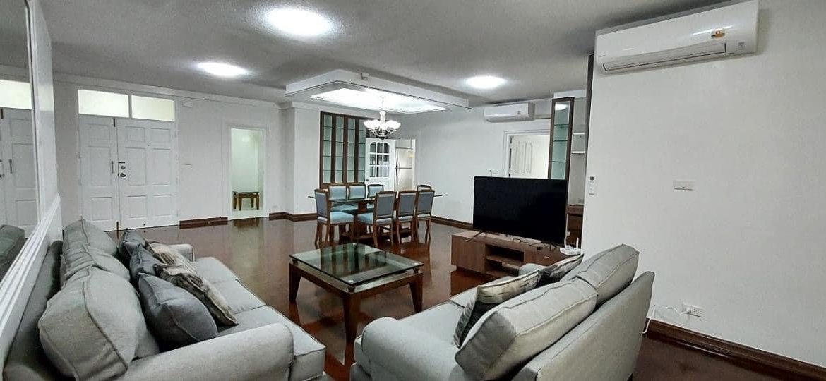 3-Bed 2-Bath 250sqm Vanicha Park for Rent near BTS Chidlom, 90K THB/month