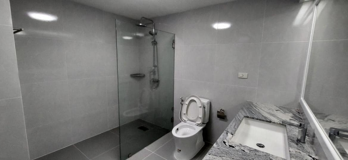 3-Bed 2-Bath 250sqm Vanicha Park for Rent near BTS Chidlom, 90K THB/month