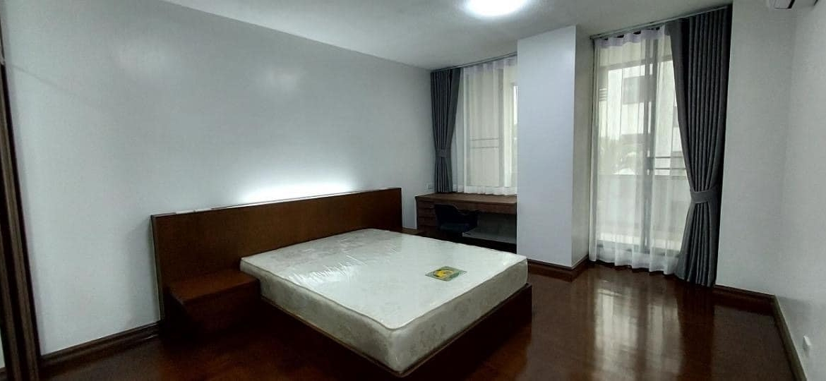 3-Bed 2-Bath 250sqm Vanicha Park for Rent near BTS Chidlom, 90K THB/month