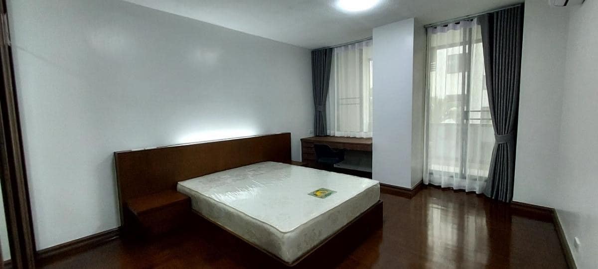 3-Bed 2-Bath 250sqm Vanicha Park for Rent near BTS Chidlom, 90K THB/month