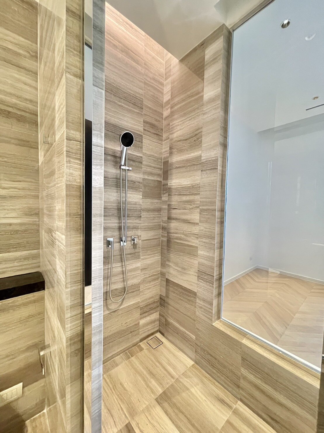 2-Bedroom, 3-Bathroom 129 sqm Condo for Rent at Four Seasons Private Residences Sathorn, Near BTS Saphan Taksin, 150,000 THB/month