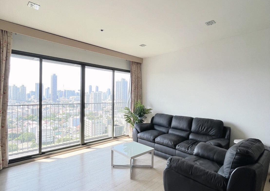 Luxury 2-bedroom condo at Noble Solo, Thong Lo. 120 sqm, stunning city views, parking for 4, and exclusive amenities. For sale at 17.9M THB. Don't miss out!