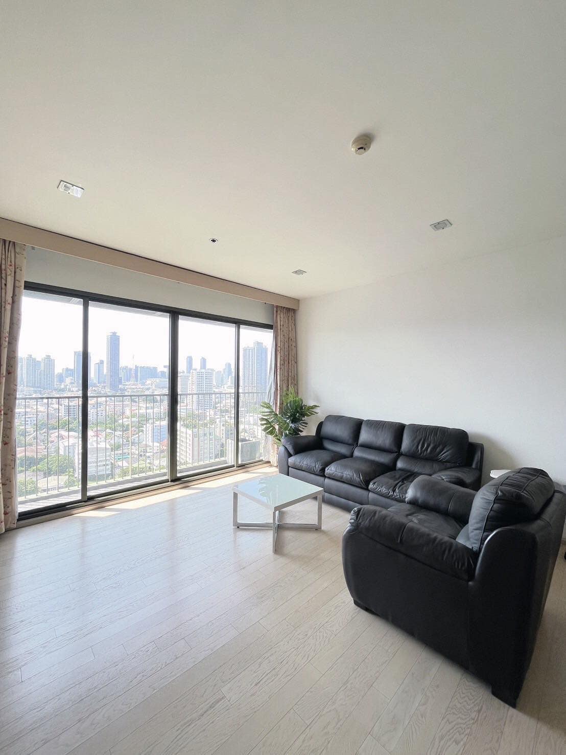 Luxury 2-bedroom condo at Noble Solo, Thong Lo. 120 sqm, stunning city views, parking for 4, and exclusive amenities. For sale at 17.9M THB. Don't miss out!