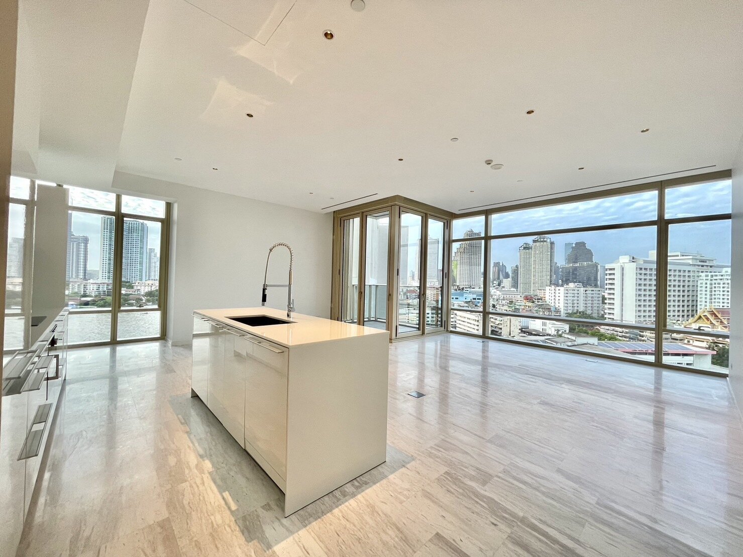 2-Bedroom, 3-Bathroom 129 sqm Condo for Rent at Four Seasons Private Residences Sathorn, Near BTS Saphan Taksin, 150,000 THB/month