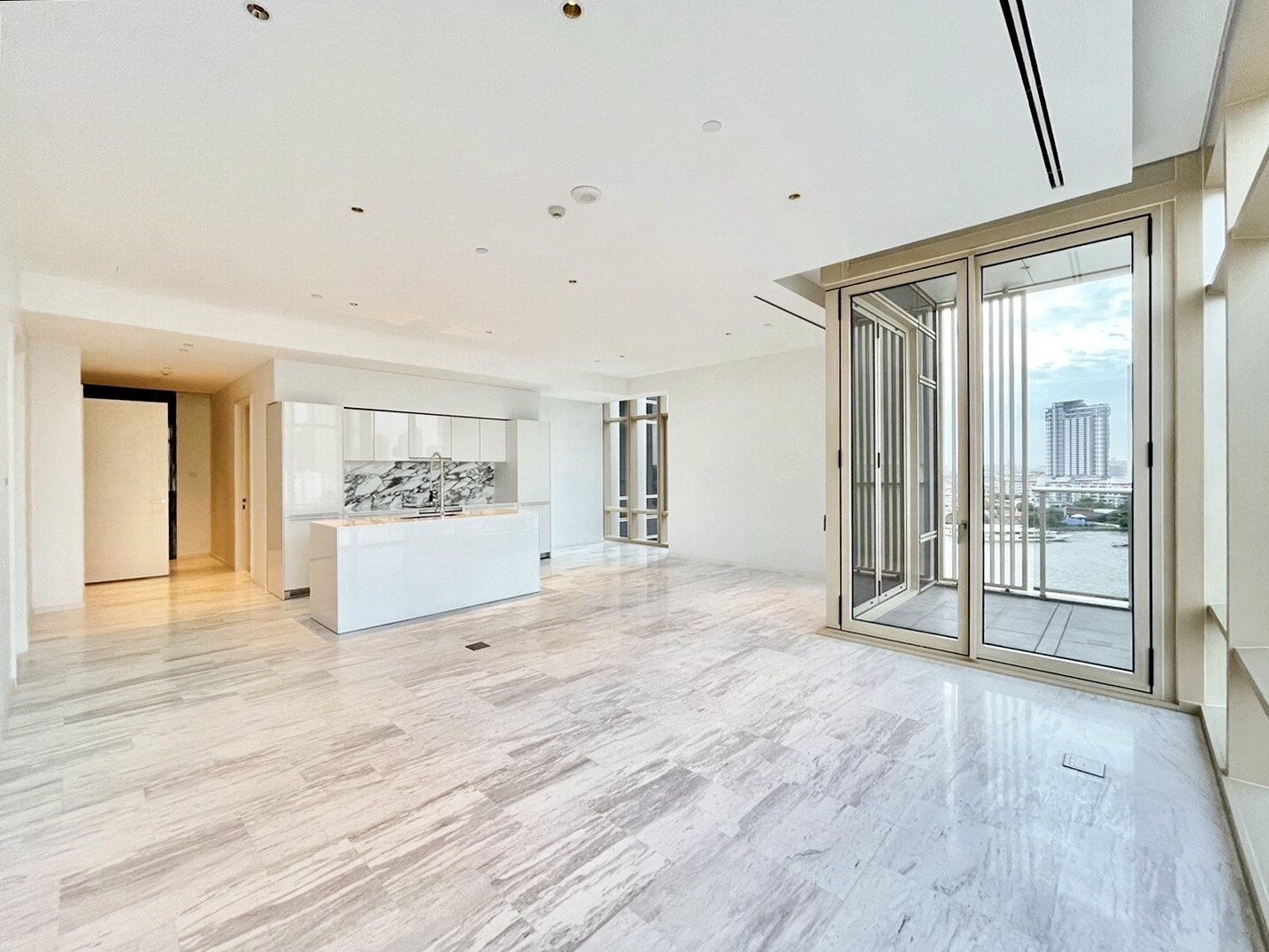 2-Bedroom, 3-Bathroom 129 sqm Condo for Rent at Four Seasons Private Residences Sathorn, Near BTS Saphan Taksin, 150,000 THB/month