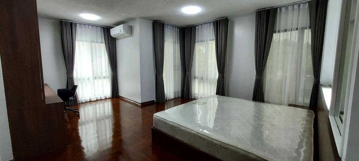 3-Bed 2-Bath 250sqm Vanicha Park for Rent near BTS Chidlom, 90K THB/month