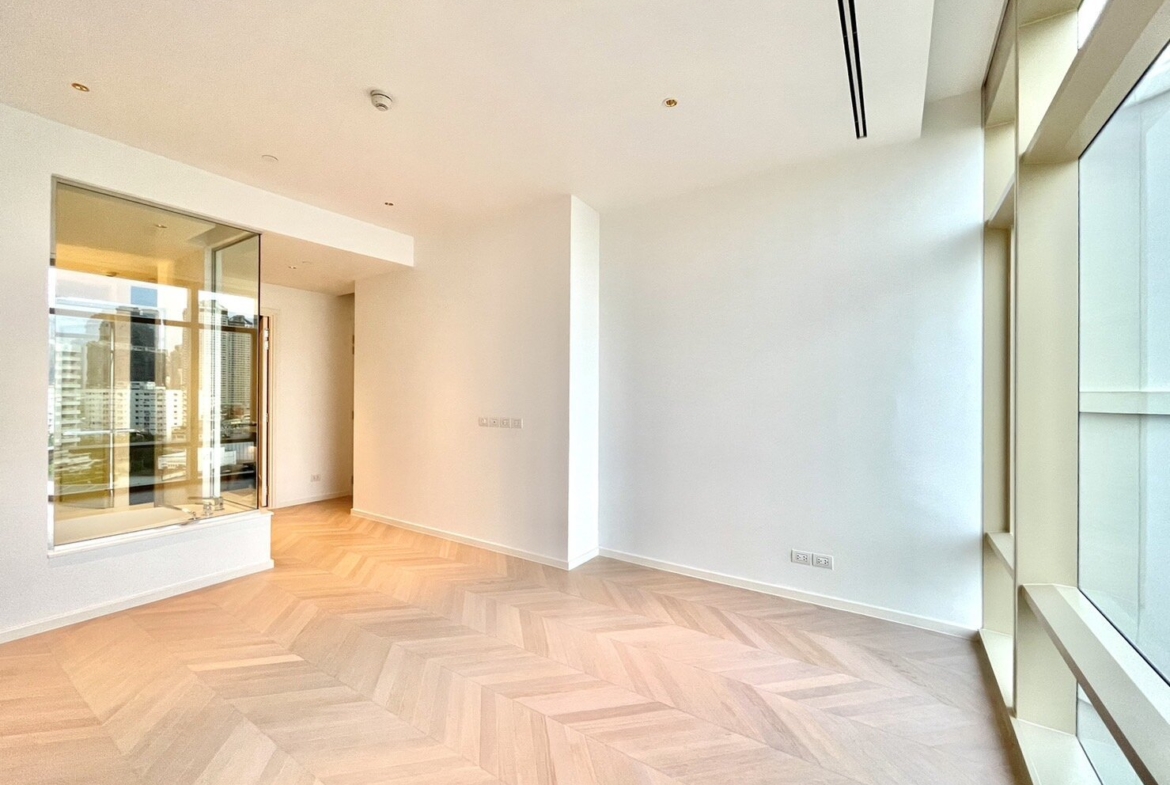 2-Bedroom, 3-Bathroom 129 sqm Condo for Rent at Four Seasons Private Residences Sathorn, Near BTS Saphan Taksin, 150,000 THB/month