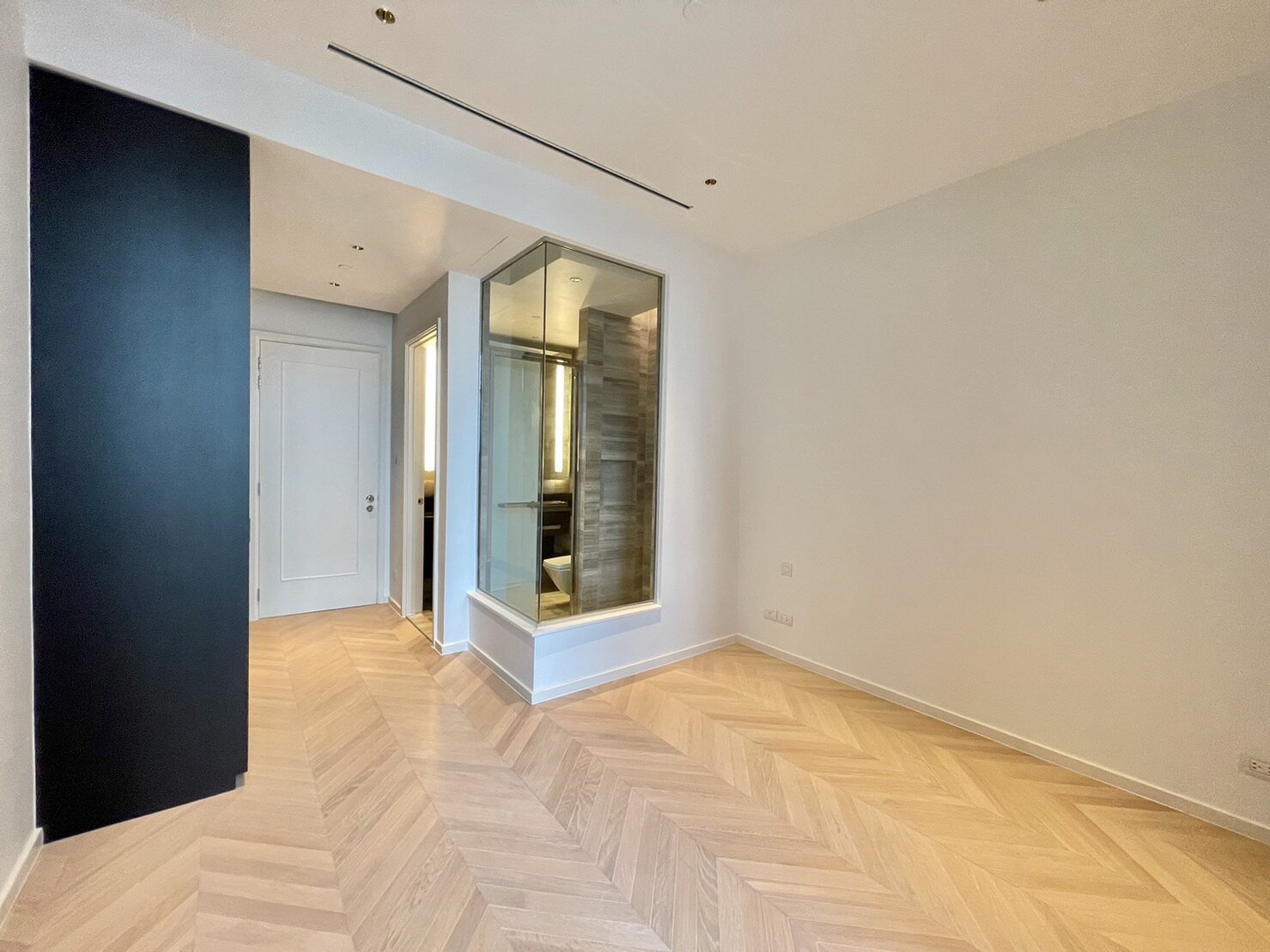 2-Bedroom, 3-Bathroom 129 sqm Condo for Rent at Four Seasons Private Residences Sathorn, Near BTS Saphan Taksin, 150,000 THB/month
