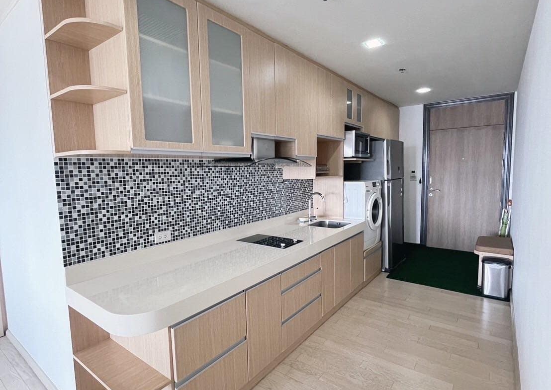 Luxury 2-bedroom condo at Noble Solo, Thong Lo. 120 sqm, stunning city views, parking for 4, and exclusive amenities. For sale at 17.9M THB. Don't miss out!