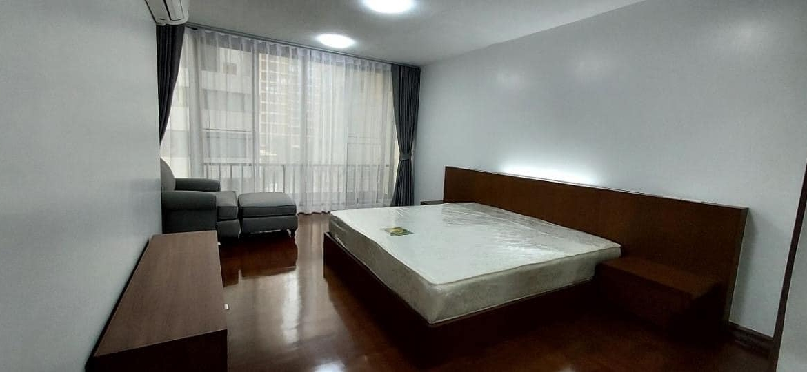 3-Bed 2-Bath 250sqm Vanicha Park for Rent near BTS Chidlom, 90K THB/month