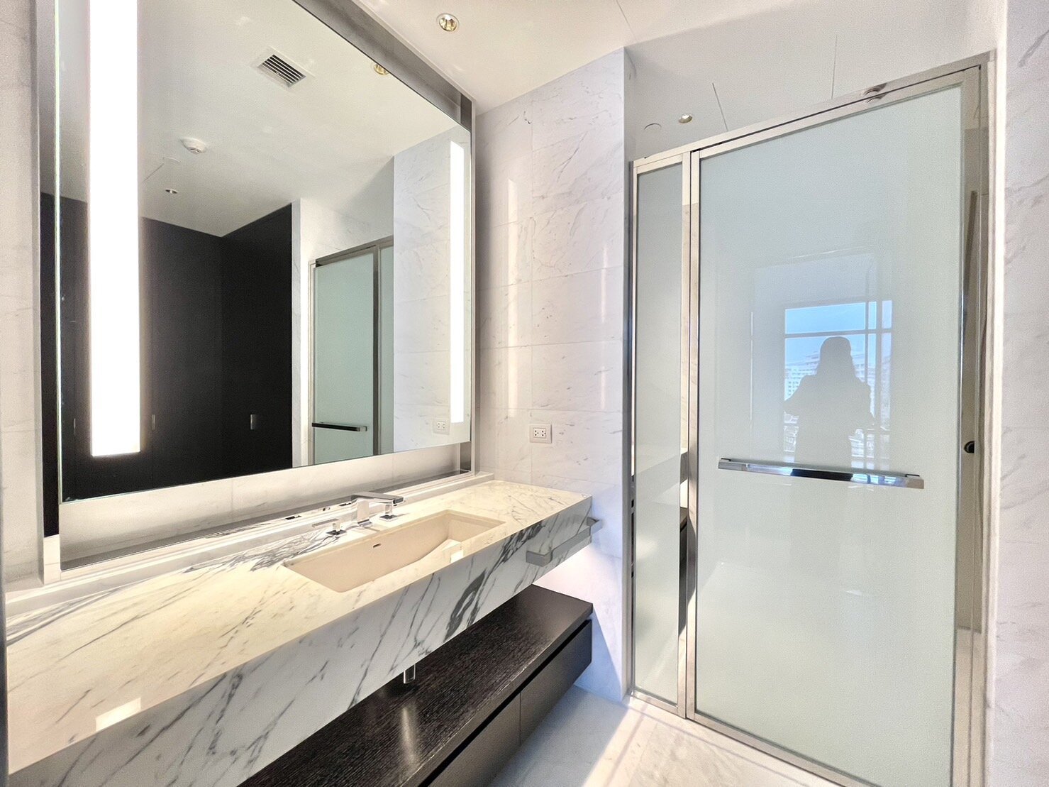 2-Bedroom, 3-Bathroom 129 sqm Condo for Rent at Four Seasons Private Residences Sathorn, Near BTS Saphan Taksin, 150,000 THB/month