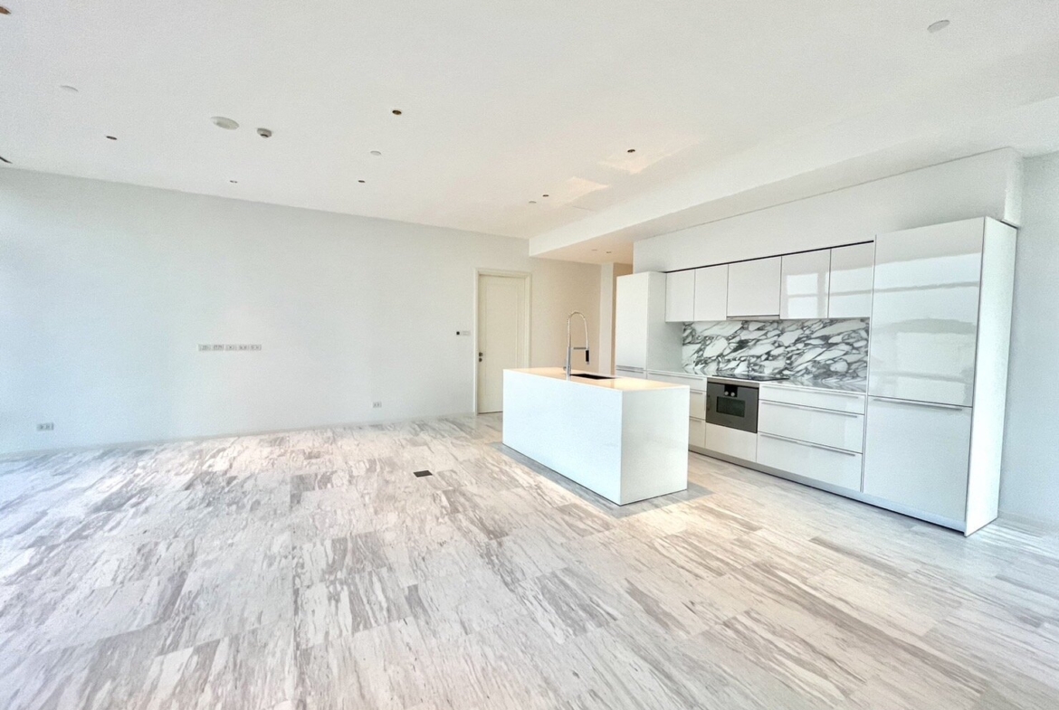 2-Bedroom, 3-Bathroom 129 sqm Condo for Rent at Four Seasons Private Residences Sathorn, Near BTS Saphan Taksin, 150,000 THB/month