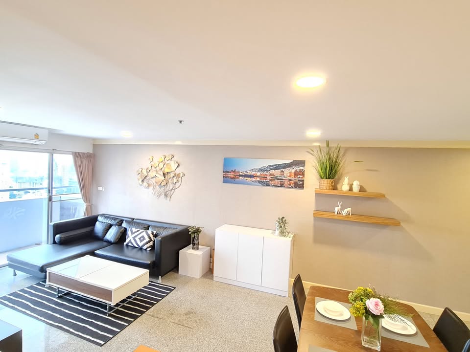 Spacious 2-Bedroom + Extra Room, 1-Bathroom, 82.94 sqm condo at The Waterford Diamond Sukhumvit 30/1 for sale ฿9.79M. High floor, 2 balconies, BTS Phrom Phong/Thonglor.