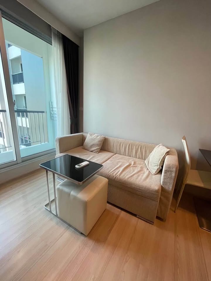 Modern 1-bedroom, 1-bathroom condo at Rhythm Sathorn 21, 35 sqm, fully furnished, city view, near BTS Saphan Taksin and Surasak.