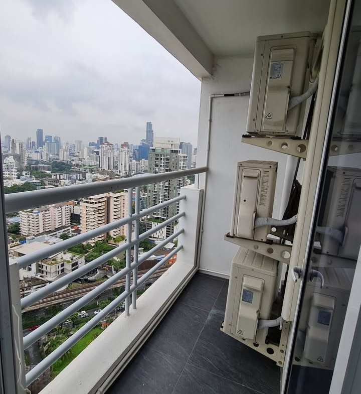 Spacious 2-Bedroom + Extra Room, 1-Bathroom, 82.94 sqm condo at The Waterford Diamond Sukhumvit 30/1 for sale ฿9.79M. High floor, 2 balconies, BTS Phrom Phong/Thonglor.