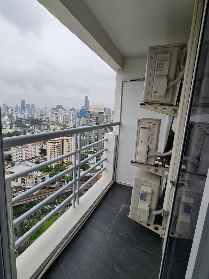 Spacious 2-Bedroom + Extra Room, 1-Bathroom, 82.94 sqm condo at The Waterford Diamond Sukhumvit 30/1 for sale ฿9.79M. High floor, 2 balconies, BTS Phrom Phong/Thonglor.