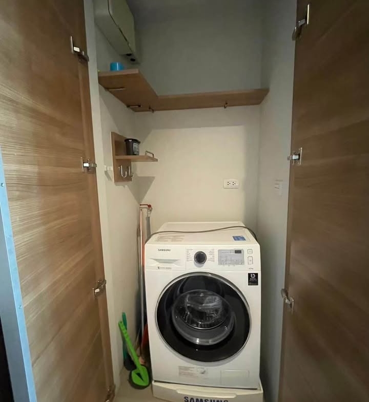 Modern 1-bedroom, 1-bathroom condo at Rhythm Sathorn 21, 35 sqm, fully furnished, city view, near BTS Saphan Taksin and Surasak.
