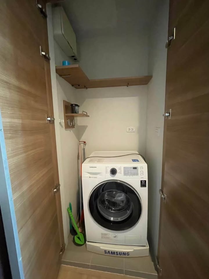 Modern 1-bedroom, 1-bathroom condo at Rhythm Sathorn 21, 35 sqm, fully furnished, city view, near BTS Saphan Taksin and Surasak.