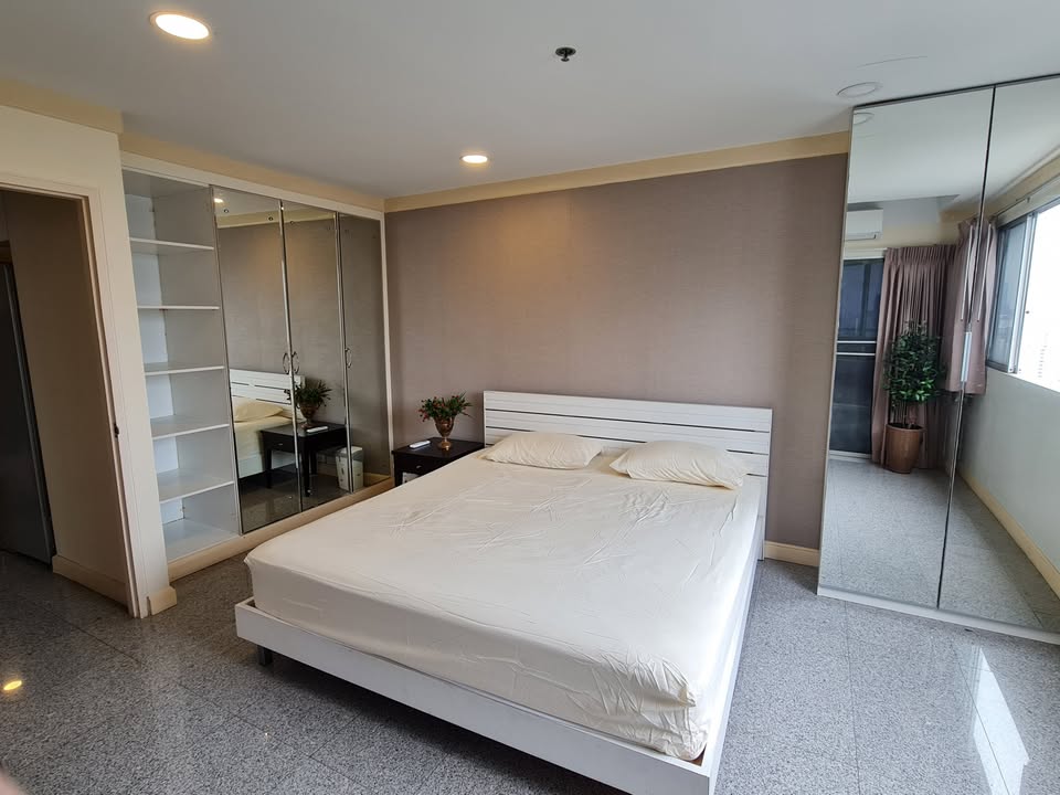 Spacious 2-Bedroom + Extra Room, 1-Bathroom, 82.94 sqm condo at The Waterford Diamond Sukhumvit 30/1 for sale ฿9.79M. High floor, 2 balconies, BTS Phrom Phong/Thonglor.