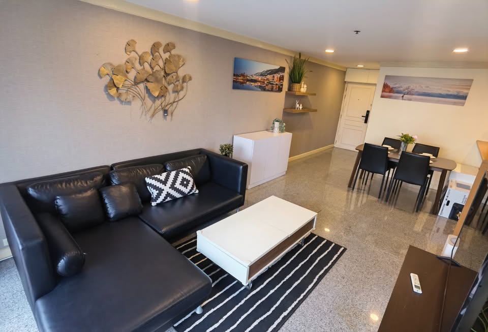 Spacious 2-Bedroom + Extra Room, 1-Bathroom, 82.94 sqm condo at The Waterford Diamond Sukhumvit 30/1 for sale ฿9.79M. High floor, 2 balconies, BTS Phrom Phong/Thonglor.
