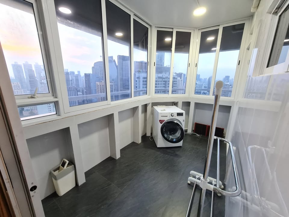 Spacious 2-Bedroom + Extra Room, 1-Bathroom, 82.94 sqm condo at The Waterford Diamond Sukhumvit 30/1 for sale ฿9.79M. High floor, 2 balconies, BTS Phrom Phong/Thonglor.