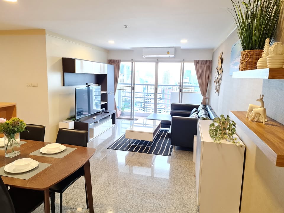 Spacious 2-Bedroom + Extra Room, 1-Bathroom, 82.94 sqm condo at The Waterford Diamond Sukhumvit 30/1 for sale ฿9.79M. High floor, 2 balconies, BTS Phrom Phong/Thonglor.