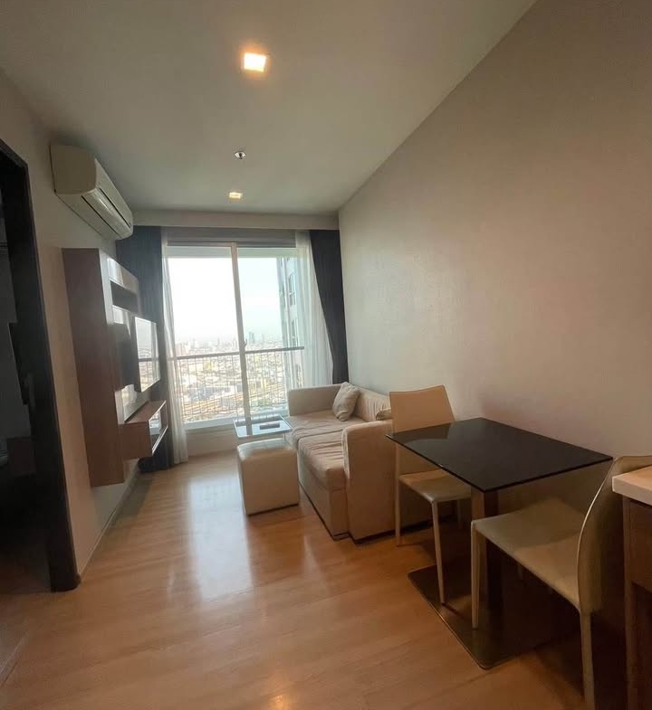 Modern 1-bedroom, 1-bathroom condo at Rhythm Sathorn 21, 35 sqm, fully furnished, city view, near BTS Saphan Taksin and Surasak.