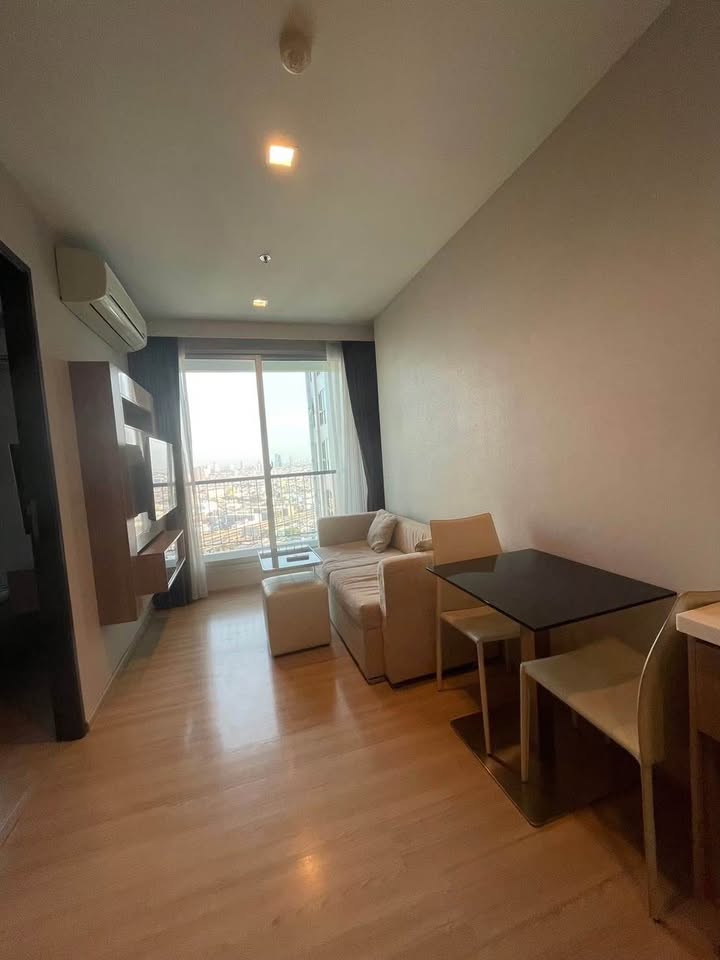 Modern 1-bedroom, 1-bathroom condo at Rhythm Sathorn 21, 35 sqm, fully furnished, city view, near BTS Saphan Taksin and Surasak.