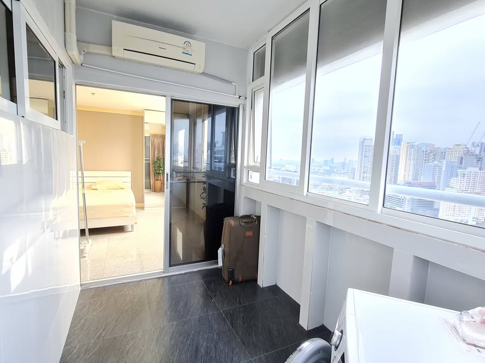 Spacious 2-Bedroom + Extra Room, 1-Bathroom, 82.94 sqm condo at The Waterford Diamond Sukhumvit 30/1 for sale ฿9.79M. High floor, 2 balconies, BTS Phrom Phong/Thonglor.