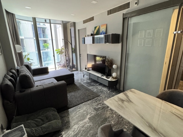 Luxurious pet-friendly 2-bedroom condo at Ashton Residence 41, 77 sqm, pool view, near BTS Phrom Phong. Rent at 80,000 THB/month, negotiable lease terms.