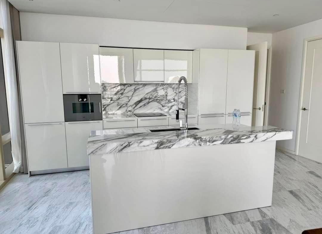 Luxury 3-bed 3-bath 192 sqm condo at Four Seasons Private Residences for rent at ฿260,000/month. Fully furnished, floor 30, Mae Rim, Chiang Mai. Available 14/2/2025!