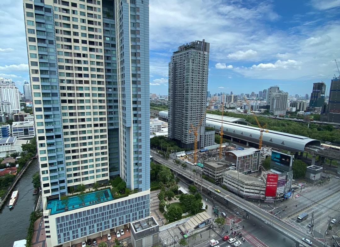 Luxury 2-Bedroom, 2-Bathroom, 77 sqm condo at The Esse at Singha Complex for rent ฿75,000/month. High floor, skyline view, fully furnished, MRT Phetchaburi.
