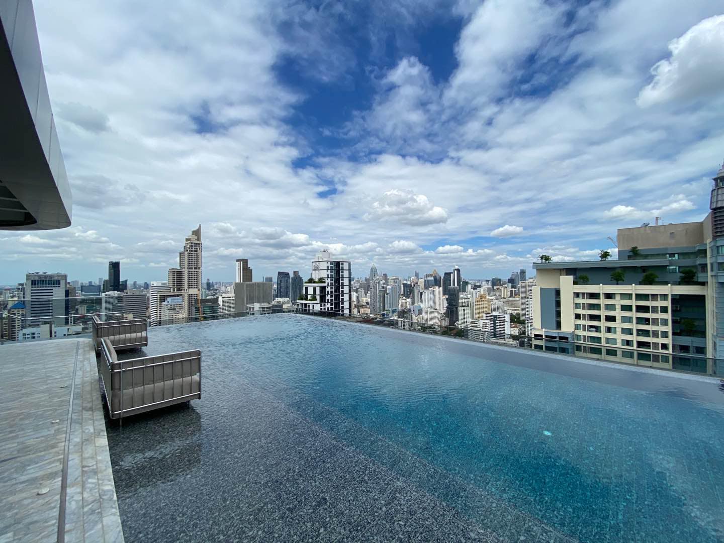 Luxury 2-Bedroom, 2-Bathroom, 77 sqm condo at The Esse at Singha Complex for rent ฿75,000/month. High floor, skyline view, fully furnished, MRT Phetchaburi.