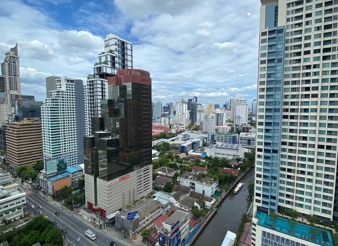 Luxury 2-Bedroom, 2-Bathroom, 77 sqm condo at The Esse at Singha Complex for rent ฿75,000/month. High floor, skyline view, fully furnished, MRT Phetchaburi.