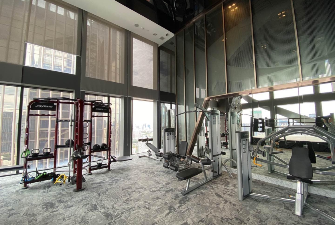 Luxury 2-Bedroom, 2-Bathroom, 77 sqm condo at The Esse at Singha Complex for rent ฿75,000/month. High floor, skyline view, fully furnished, MRT Phetchaburi.